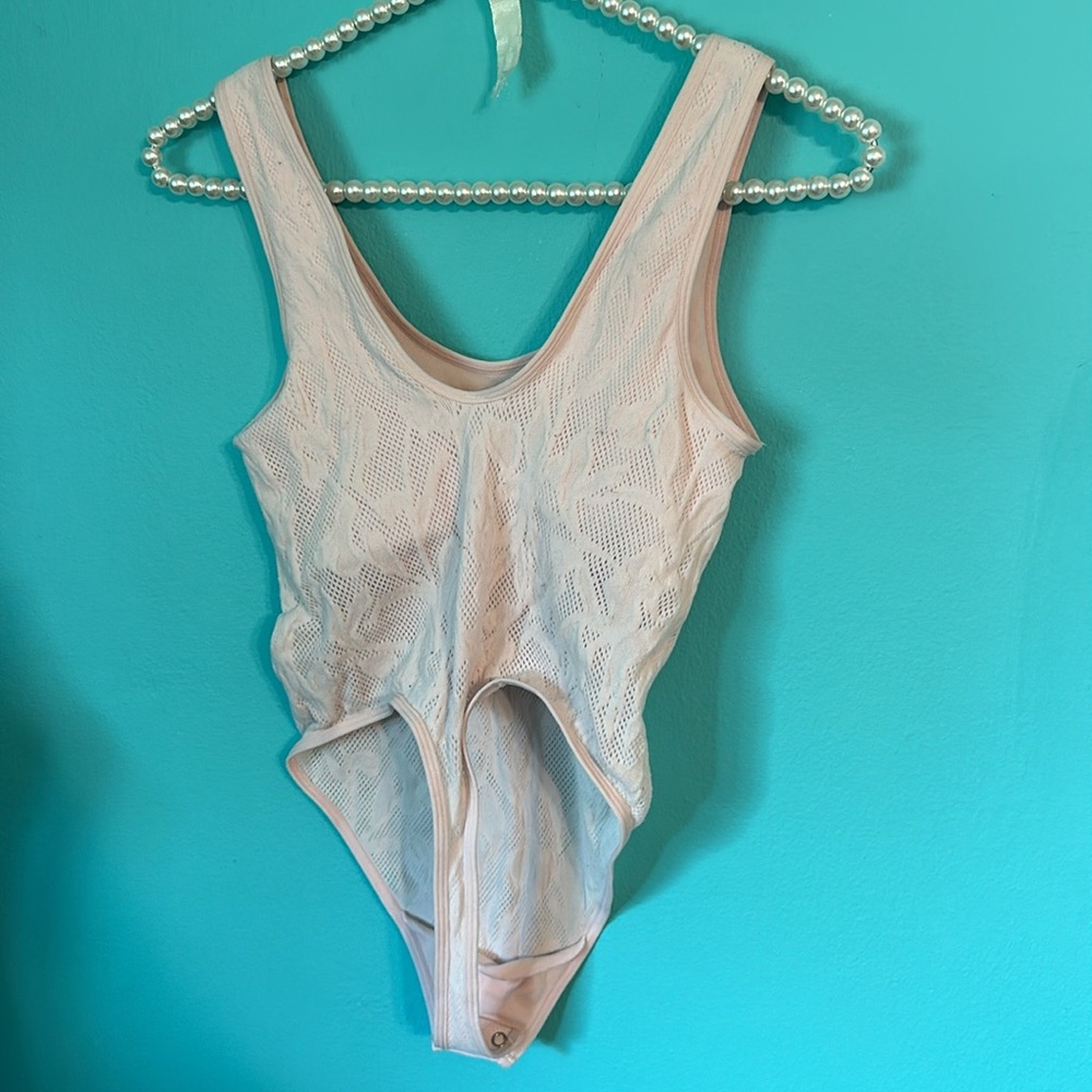 FINAL PRICE NO OFFERS 
Intimately Free People Lace Baby Pink Fitted Bodysuit M - Picture 4 of 7